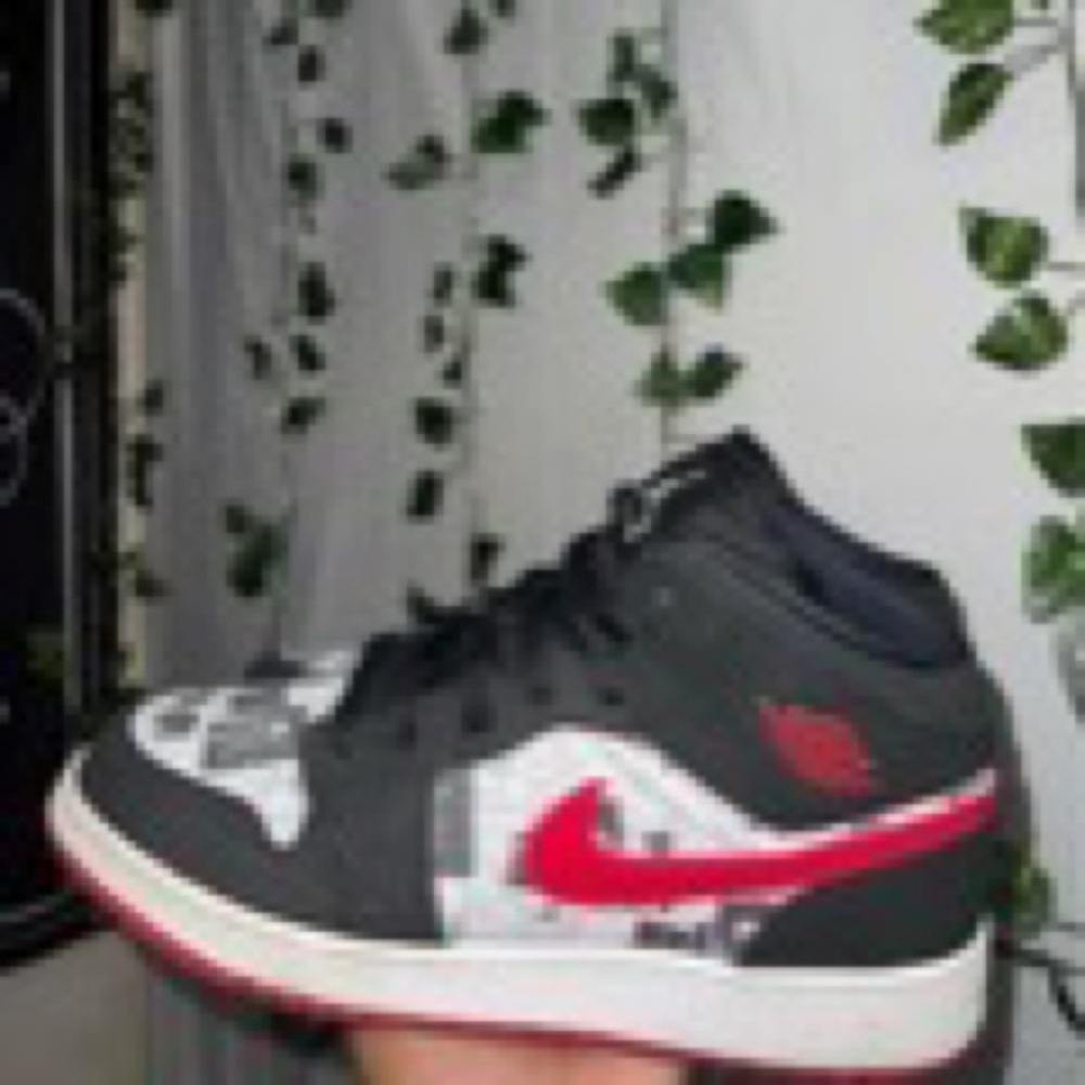 Jordan 1 Mid